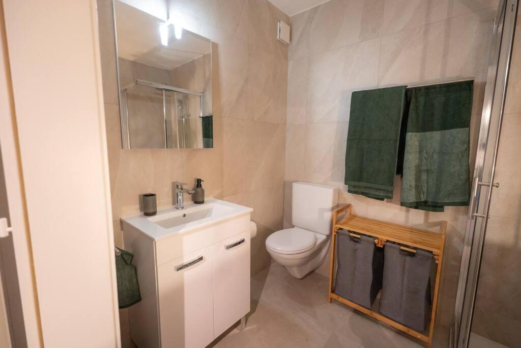 Appartement Spacieux Au Centre De La Gruyere Broc Exterior photo